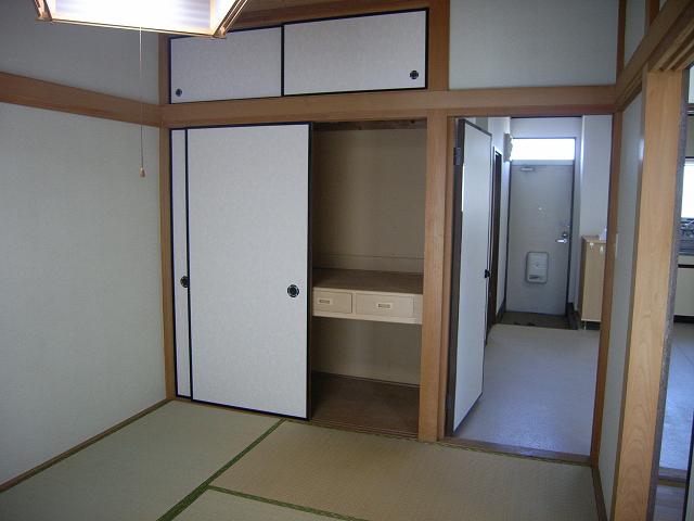 Living and room. Japanese-style room 6 quires
