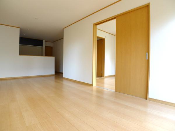 Living. South-facing living room gather natural and your family Indoor (September 2013) Shooting Building 2