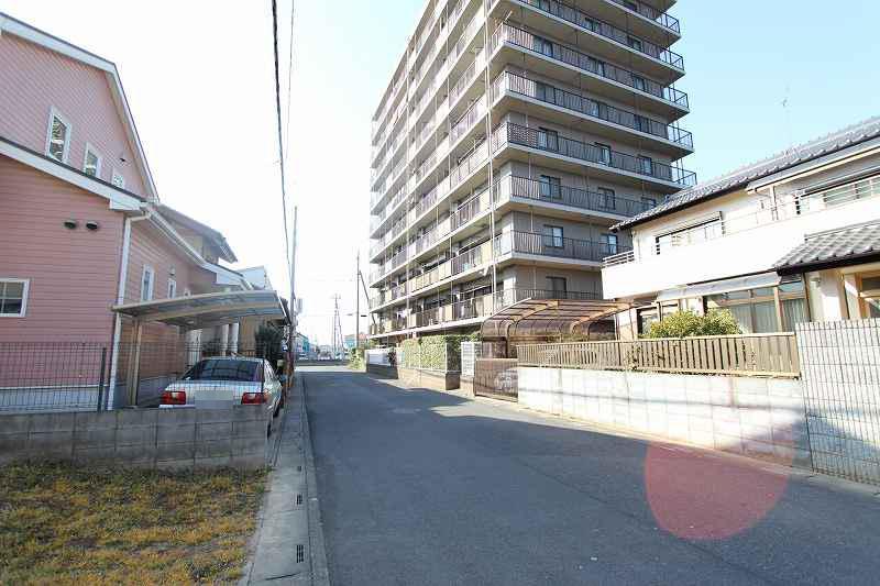 Local photos, including front road. Local (March 2013) Shooting