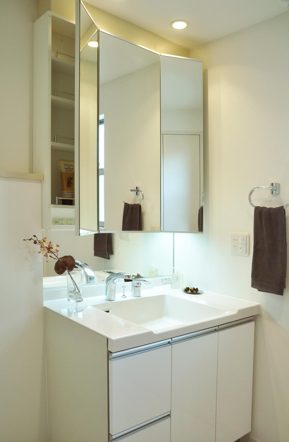 Other Equipment. Vanity three-sided mirror is attached