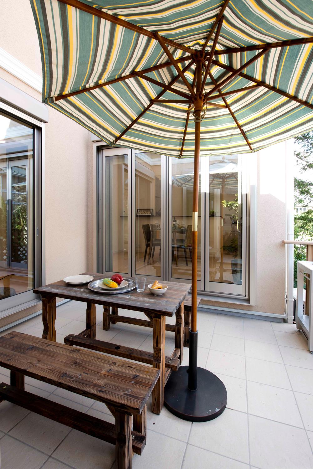 Balcony. Beyond the open terrace of the dining