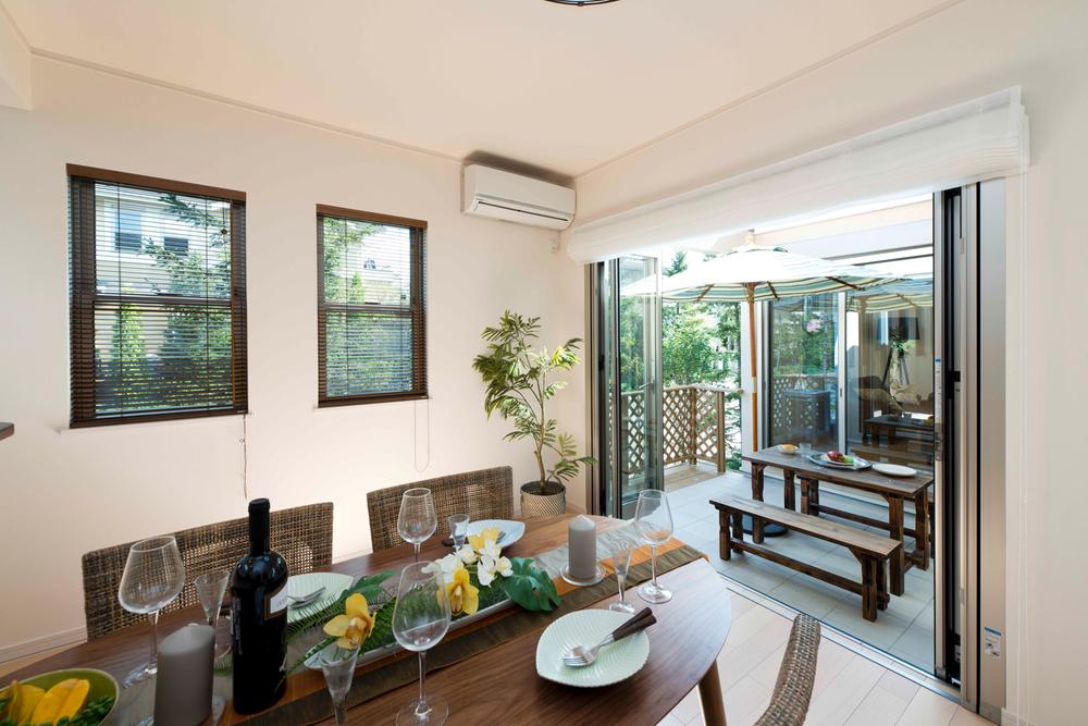 Non-living room. Dining of previously open terrace