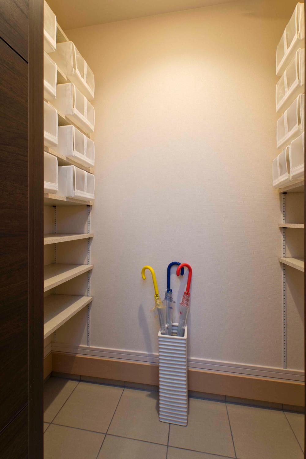 Entrance. The large shoes in storage in the front door next to