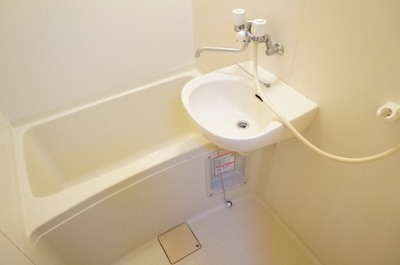 Bath. Simple two-point unit bus is clean! is