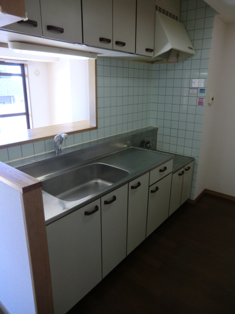 Kitchen. Longing of counter kitchen! You can also cook while watching TV wife