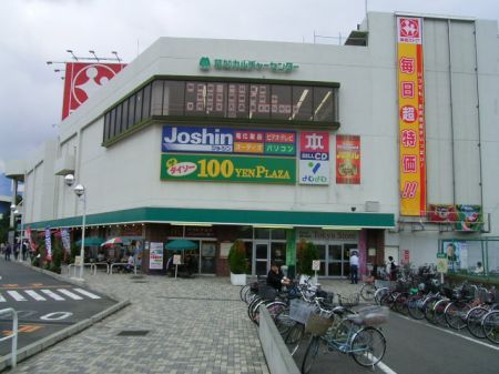Shopping centre. Bergs until the (shopping center) 320m