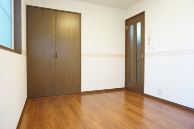 Living and room. Western-style 6 Pledge