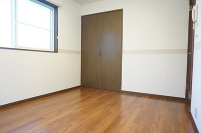 Living and room. Western-style 6 Pledge