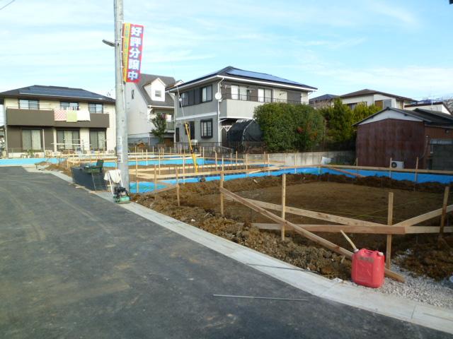 Local photos, including front road. Local (December 17, 2013) Shooting