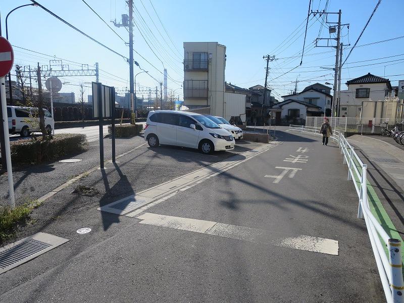 Local photos, including front road. Local (12 May 2013) Shooting