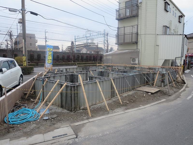 Local photos, including front road. Local (12 May 2013) Shooting