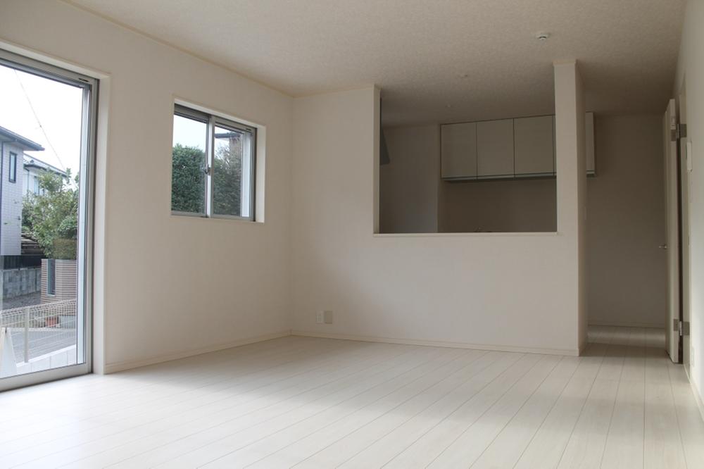 Living. Local (10 May 2013) Shooting