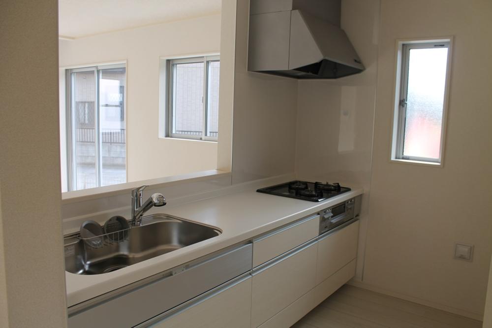 Kitchen. Local (10 May 2013) Shooting