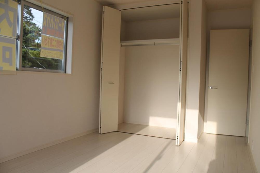 Non-living room. Local (10 May 2013) Shooting