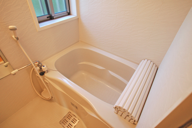 Bath. It is moisture measures possible so that with a window in the bathroom.