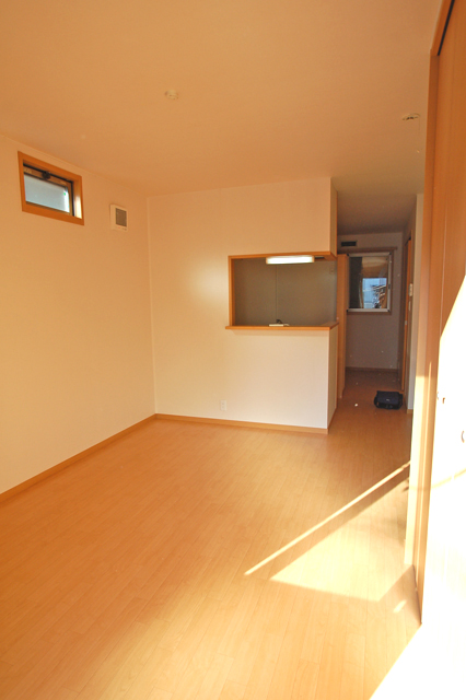 Living and room. Bright room there is a window to the side in the southwest angle room.