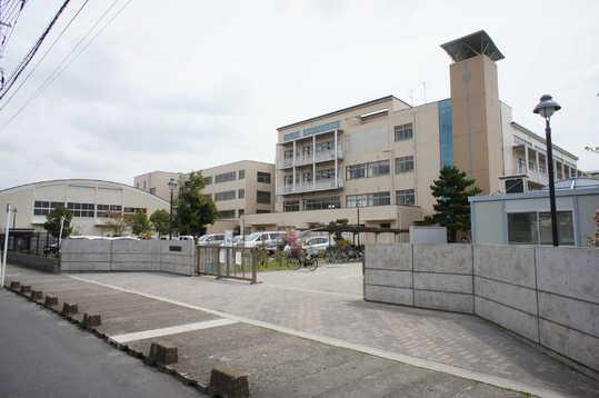 Other Environmental Photo. Until Soka Tatsunishi the town elementary school 750m Soka Tatsunishi cho Elementary School A 10-minute walk (about 750m)