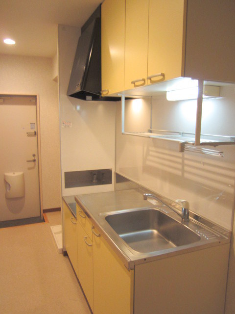 Kitchen. Gas stove installation Allowed! 