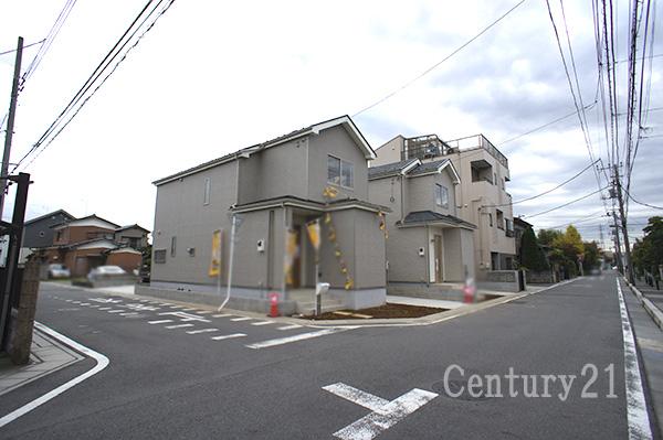 Local photos, including front road. Local (11 May 2013) Shooting