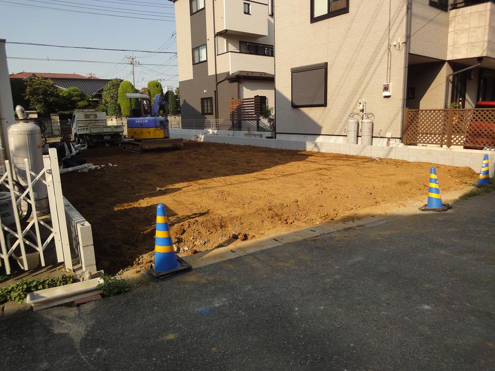 Local photos, including front road. 1 Building land photo site (September 2013) Shooting