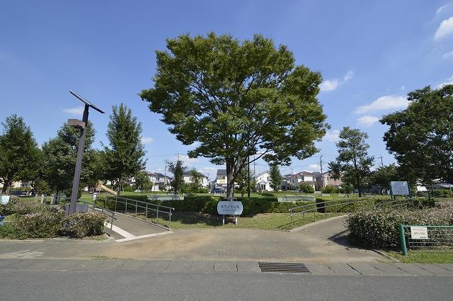 park. Seimon to Central Park 640m