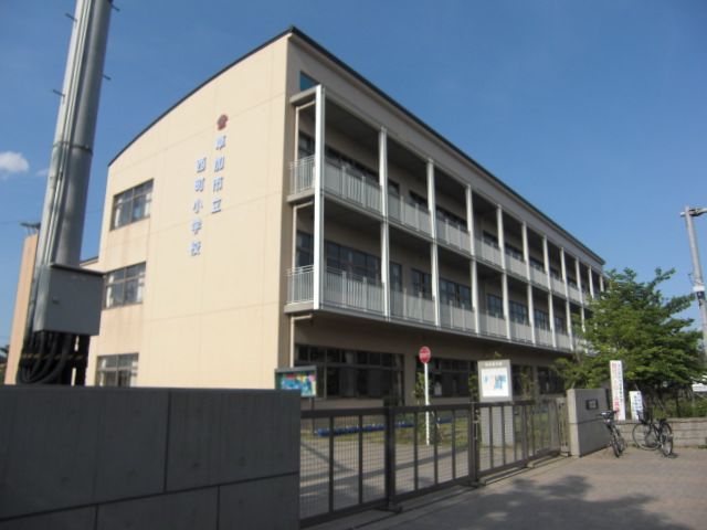Primary school. Municipal Nishimachi up to elementary school (elementary school) 680m