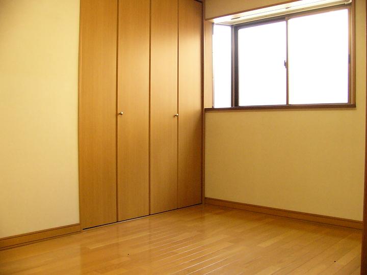 Living and room. North