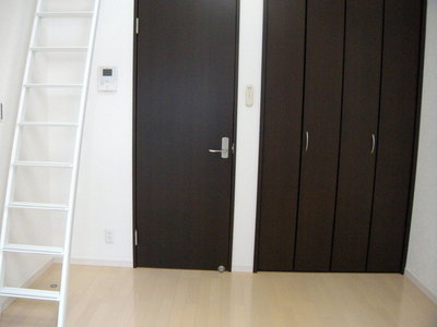 Living and room. Bright colors of flooring.