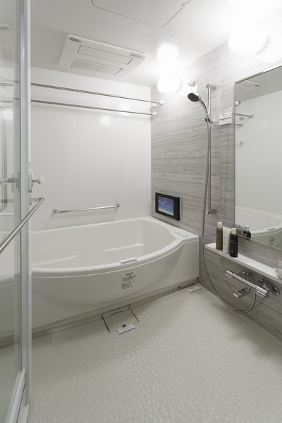 Directions to the model room (a word from the person in charge)