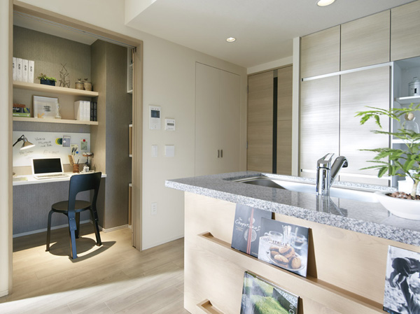 Living.  [Comunication Library] More than 80 percent of elementary school students, kitchen ・ There are findings that a study in the living room, Even while you are cooking, Many voices that want to study in places where the eye can reach is. Or teaching the study next to the child, Also comfortable space of your own.