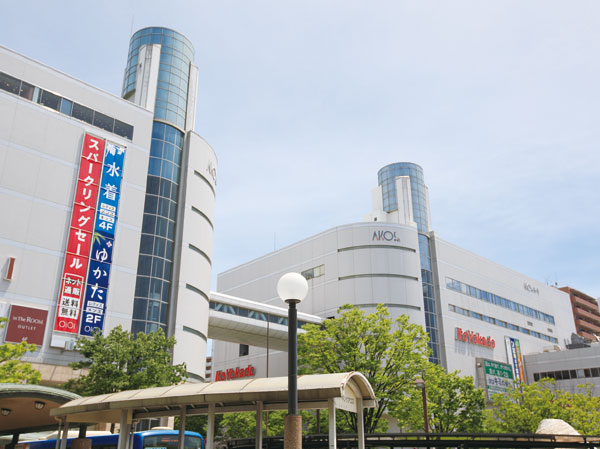 Surrounding environment. Large supermarkets and commercial facilities There are several in the surrounding area of ​​the Property. Hours relatively long for even, You can stop by after returning home in two-earner of your couple. Also well-stocked large unique, It is an important element that decorate the moments of gatherings of family. (Soka Marui & Outlets / About 400m)