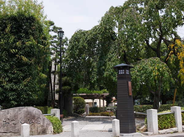 Surrounding environment. Contamination Chaya park (about 310m ・ 4-minute walk). The park oozes the atmosphere of the early modern period posting station. Bulletin board that mimics the resting place and Kosatsu of teahouse-styleese-style toilets have been installed. The surrounding local, Historic cityscape, You can feel the park and emotion full of scenery with a taste here and there.