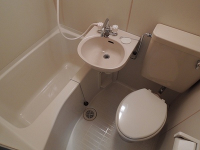 Bath. Cleaning a simple three-point unit bus! is