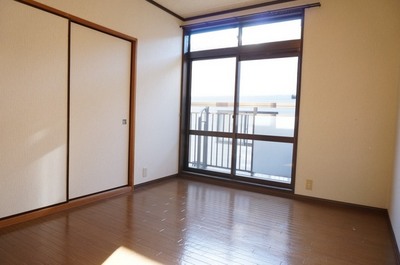 Living and room. Western-style 6 Pledge