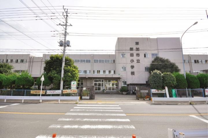 Primary school.  [Nitta elementary school ... a 6-minute walk (470m)] 470m to