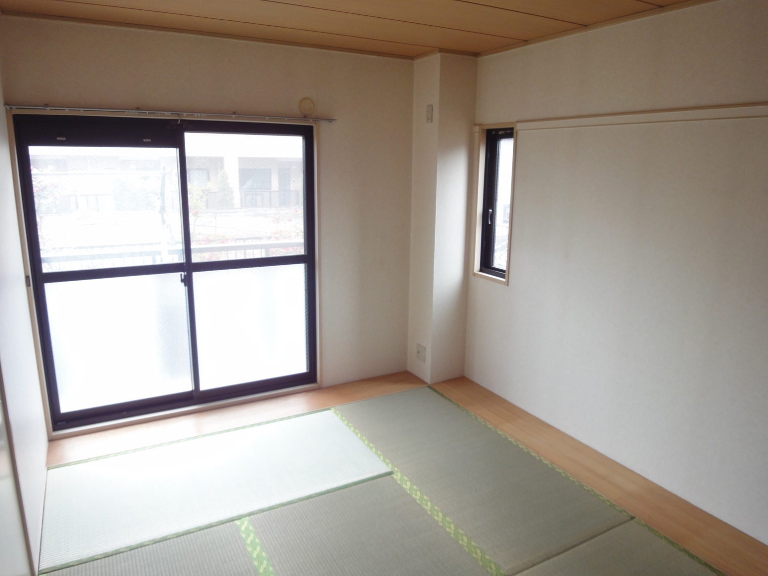 Other room space. South-facing Japanese-style room