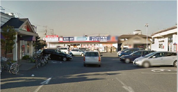 Dorakkusutoa. Uerushia (drugstore) to 400m