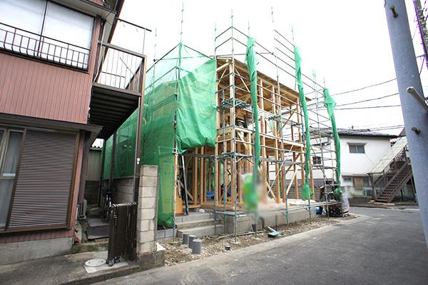 Local photos, including front road. Overall