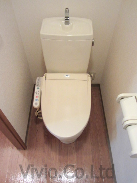 Toilet. Washlet equipped!