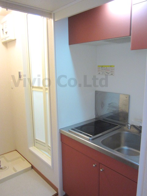 Kitchen. Two-burner electric stove equipped