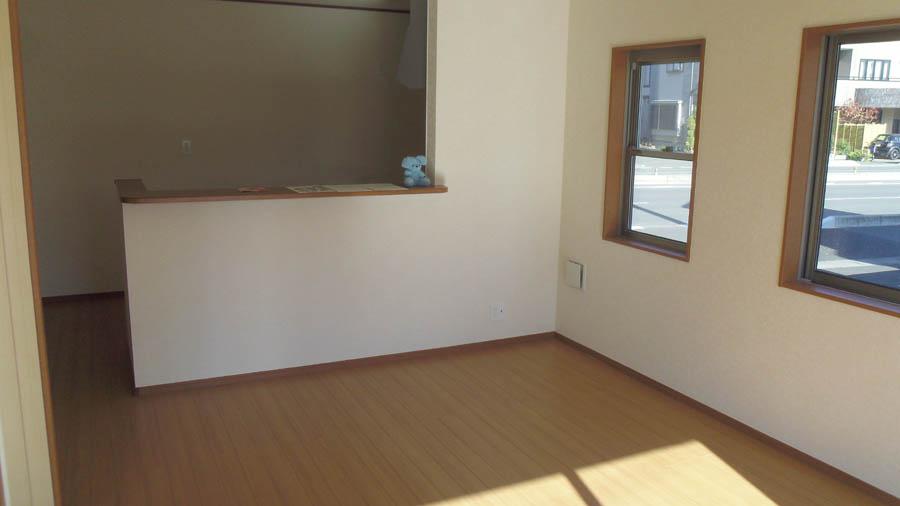 Living. Was building completed. Such as the actual image from per yang, We have to wait all the time so you can see directly.