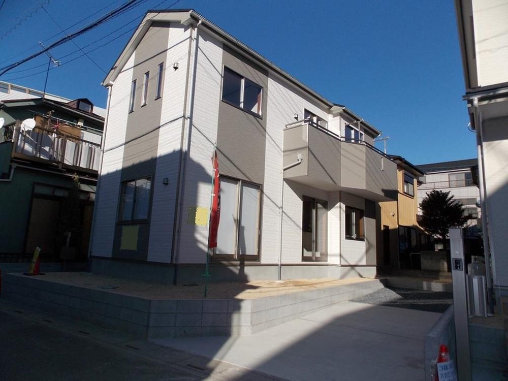 Local appearance photo. Building 2