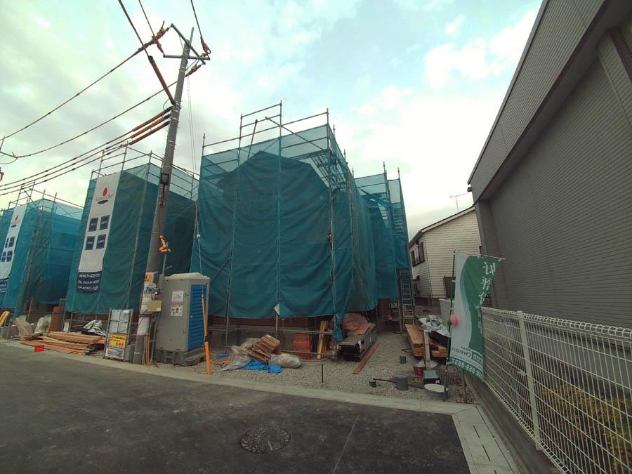 Local photos, including front road. We offer the same use the finished model house of this property. Please feel free to contact us.