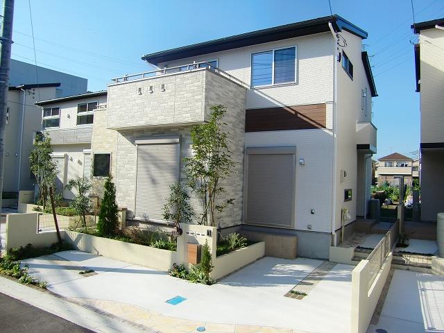 Local appearance photo. 4 Building Exterior Photos Local (10 May 2013) Shooting