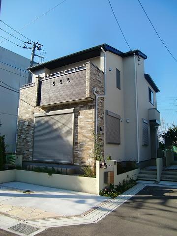 Local photos, including front road. 6 Building appearance South-facing sun per well per!