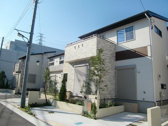 Local photos, including front road. 4 Building Exterior Photos