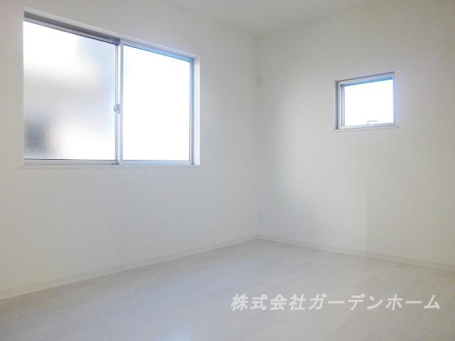 Non-living room. Also impressive cute small window