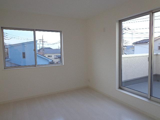 Non-living room. Indoor (12 May 2013) Shooting