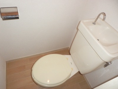 Toilet. Ventilation with windows ◎ is the toilet