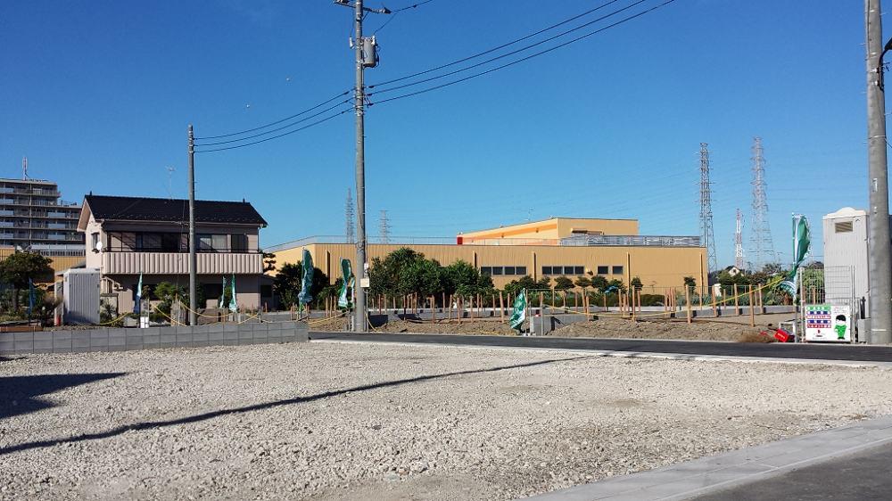 Local photos, including front road. Local (10 May 2013) Shooting